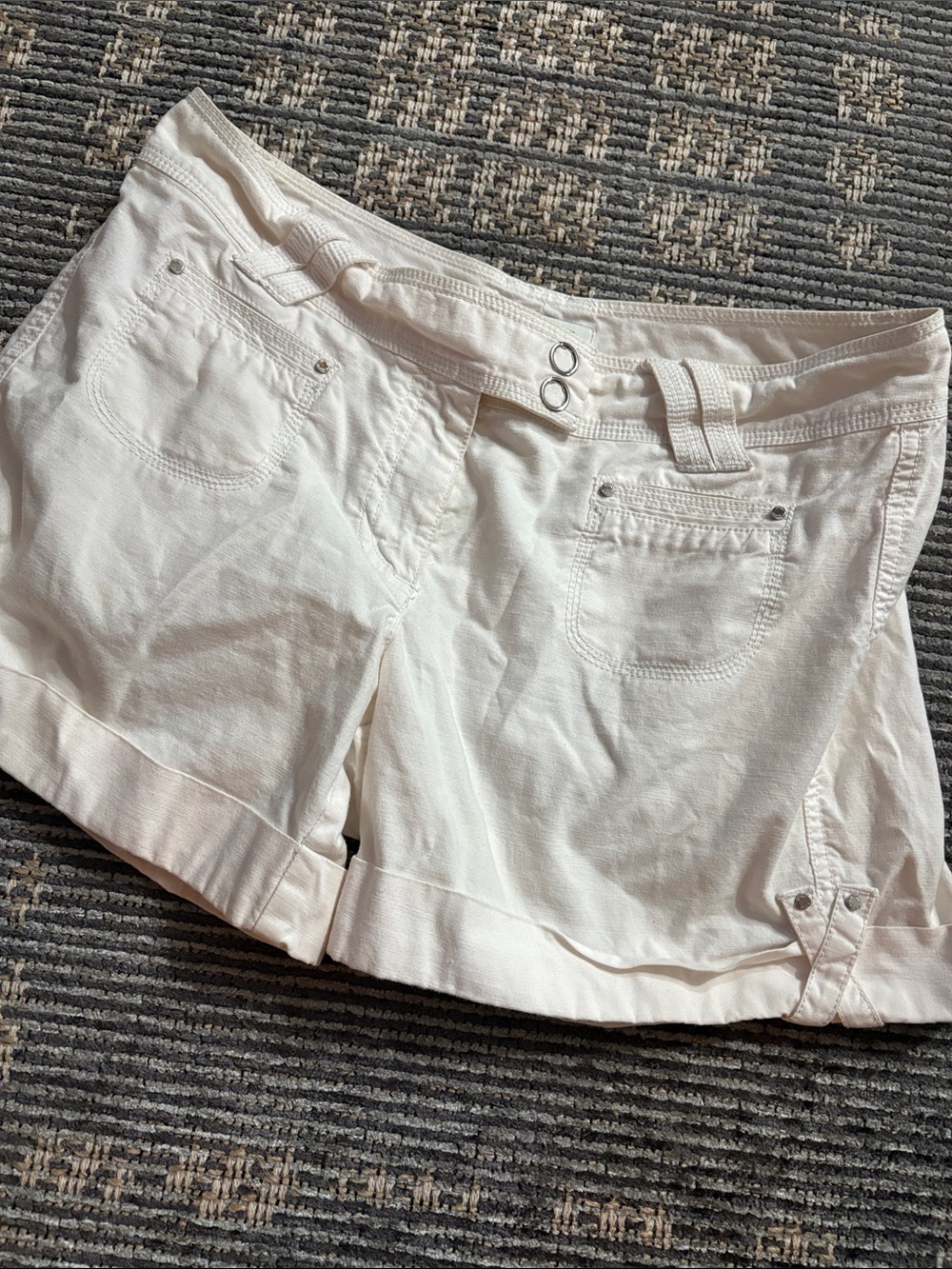 🤍White House Black Market🖤 Shorts